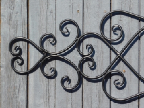 Wall ornament Vida - window grille - black and gold - wrought iron