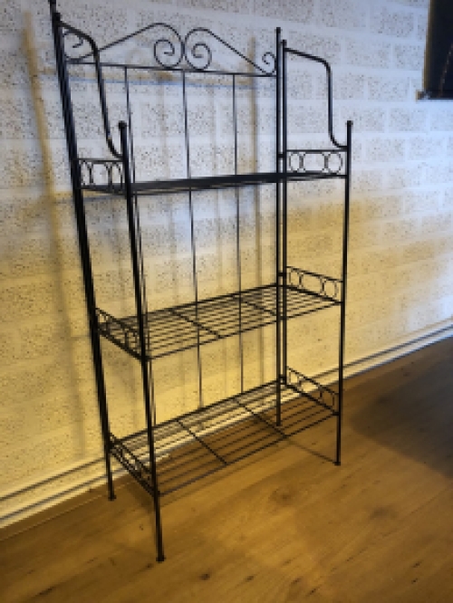 Beautiful metal etagère, beautiful black ironwork, easy to fold