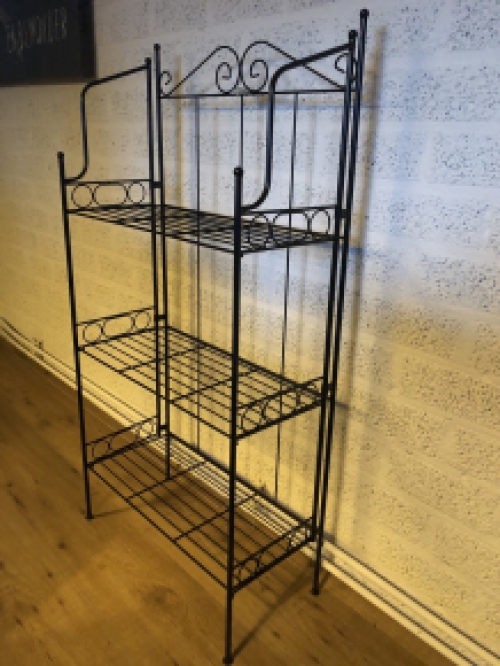 Schöne Metall-Etagere, schönes Schmiedeeisen schwarz, leicht zu verstauen, zusammenklappbar