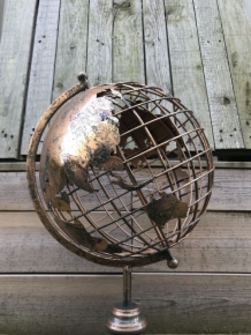 Metalen wereldbol, goud/zwart look, fraai decoratief item!