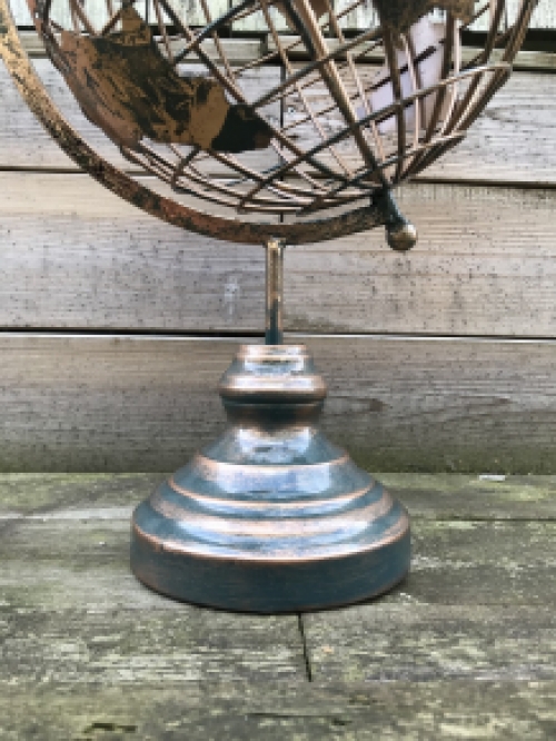 Metalen wereldbol, goud/zwart look, fraai decoratief item!