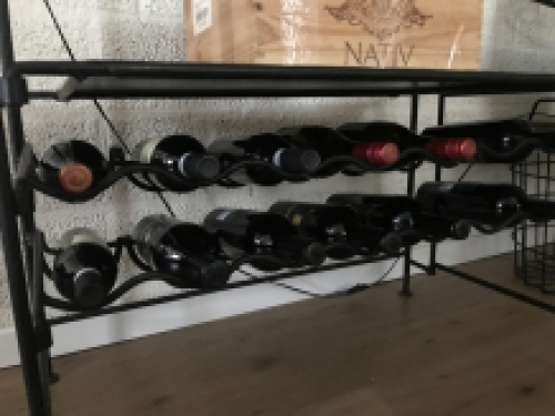 Großes Weinregal, mattschwarz, antiker und nostalgischer Schrank