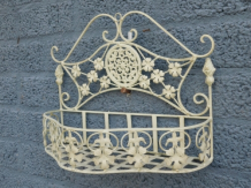 Wall rack, wrought iron, cream white, with 1 storage layer, flowers, plant rack.