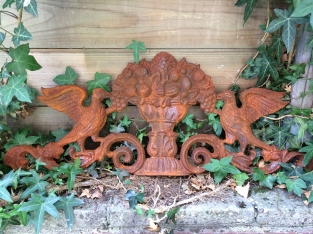 Wall ornament doves eating berries, cast iron, rest.