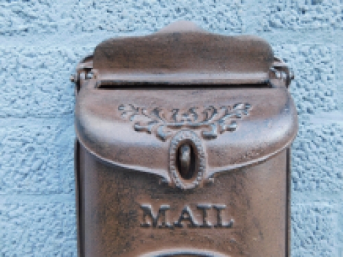 Brievenbus - mailbox - gietijzer - bruin