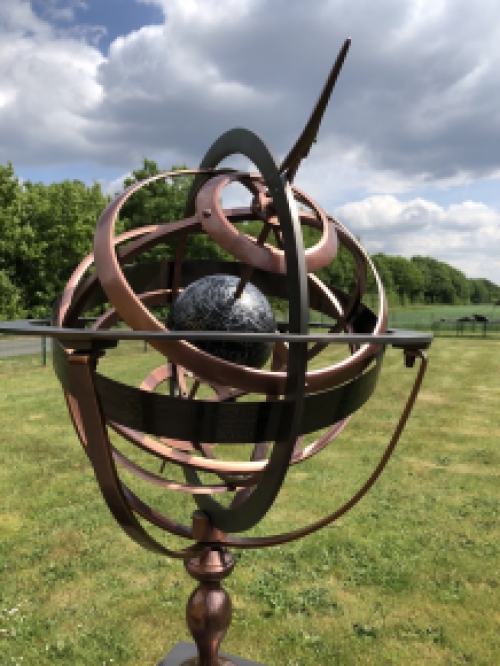 Sundial brass-copper-alu-large with earth as centre, on nice metal base, complete with signs and pointer, TOP!